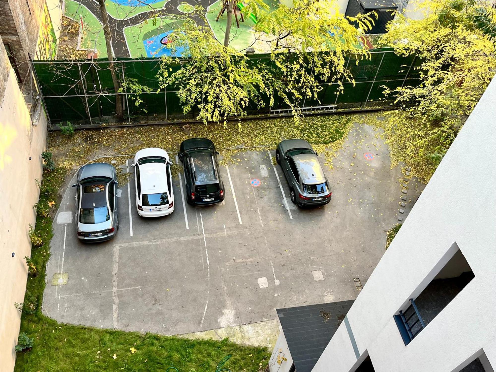Best Seasons La Famiglia Budapest Exterior photo